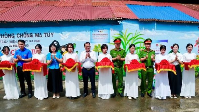Khánh thành công trình thanh niên cấp thành phố “Điểm giao cắt đường bộ, đường sắt an toàn, văn minh, nói không với ma túy” tại phường An Biên.