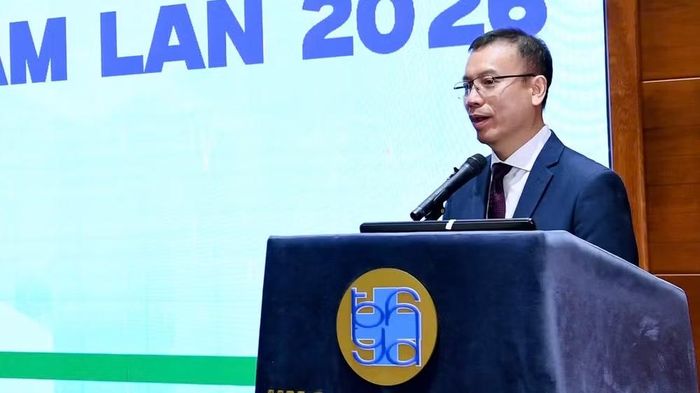 Giáo sư, Tiến sĩ, bác sĩ Nguyễn Hoàng Định, Phó Giám đốc Bệnh viện Đại học Y dược Thành phố Hồ Chí Minh chia sẻ tại hội nghị.