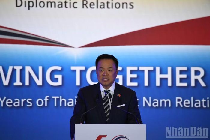 Thủ tướng Thái Lan Anutin Charnvirakul phát biểu tại Diễn đàn Doanh nghiệp Việt Nam-Thái Lan 2026. (Ảnh: MINH THẮNG)
