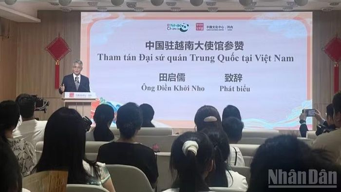 Tham tán Đại sứ quán Trung Quốc tại Việt Nam Điền Khởi Nho phát biểu.