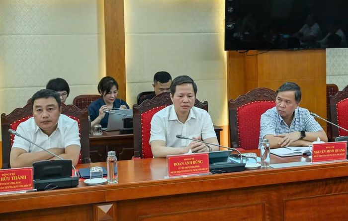 Các đồng chí Phó Chủ nhiệm Ủy ban Kiểm tra Trung ương dự buổi làm việc. (Ảnh: DUY LINH)