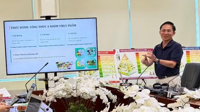 Thạc sĩ, bác sĩ Trịnh Hồng Sơn, Giám đốc Trung tâm Giáo dục truyền thông dinh dưỡng.