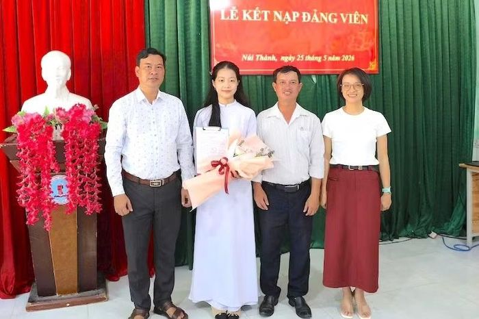 Trường trung học phổ thông Núi Thành tổ chức Lễ kết nạp Đảng viên mới cho học sinh, tháng 5/2026.