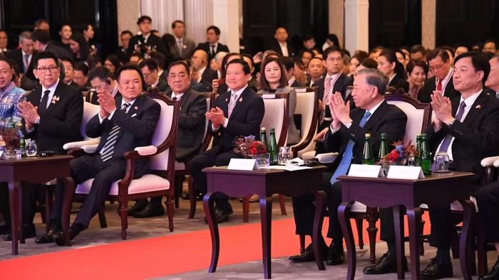 Phía Thái Lan có Thủ tướng Anutin Charnvirakul cùng lãnh đạo Chính phủ tham dự. (Ảnh: XUÂN SƠN)