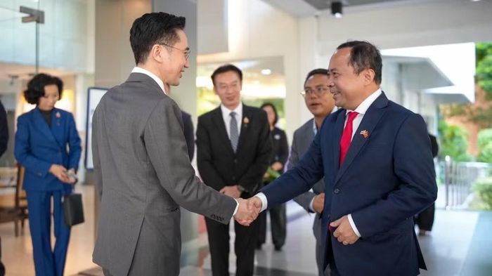 Bộ trưởng Khoa học và Công nghệ Vũ Hải Quân gặp Phó Thủ tướng kiêm Bộ trưởng Giáo dục Đại học, Khoa học, Nghiên cứu và Đổi mới sáng tạo Thái Lan Yodchanan Wongsawat.