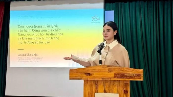 Bà Vashna Thiên Kim chia sẻ về năng lực phục hồi, tự điều hòa và khả năng thích ứng trong môi trường áp lực cao. (Ảnh: BTC)