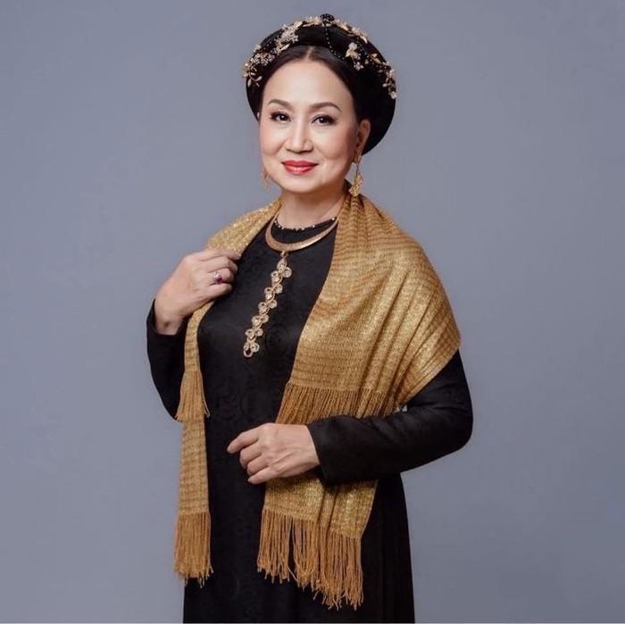 NSƯT Ca sĩ Hồng Vân