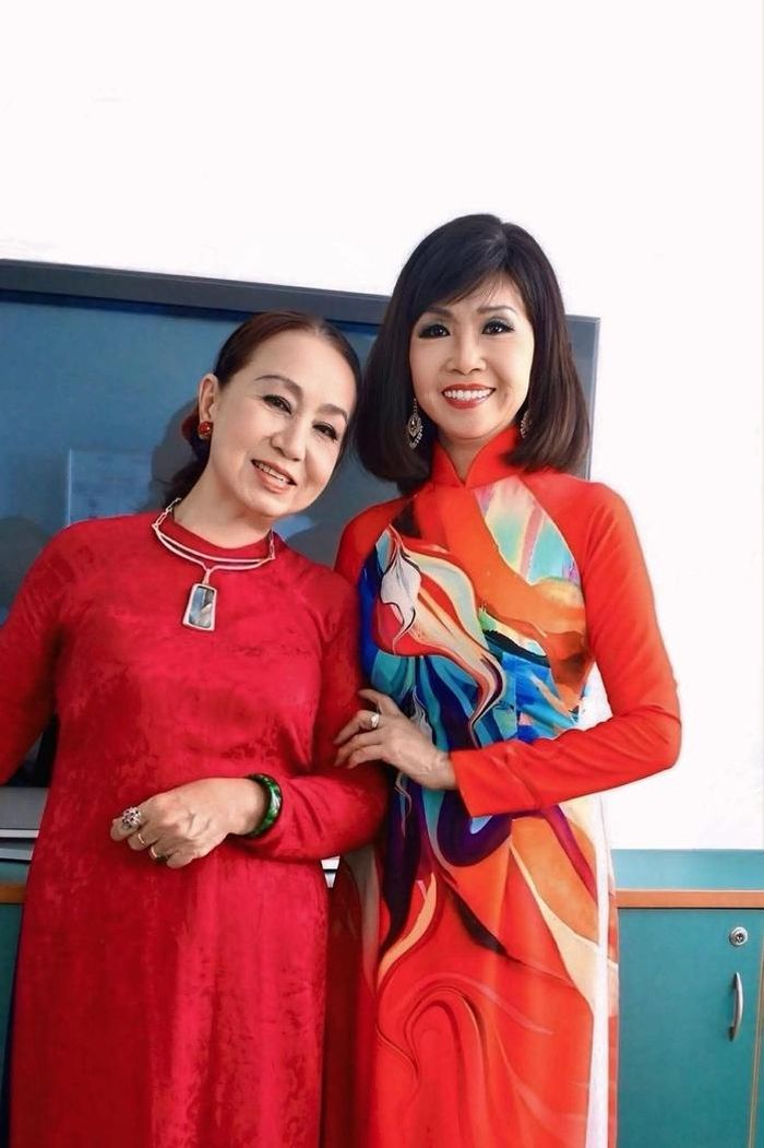 Ca sĩ Hồng Vân và Trang Mỹ Dung