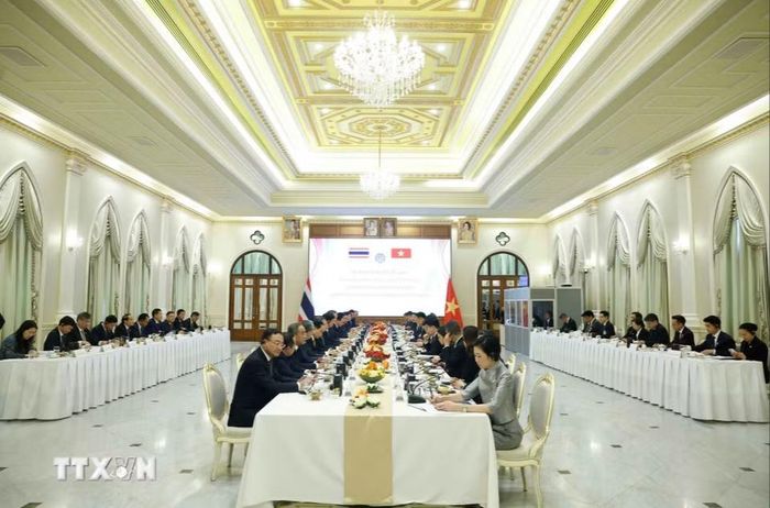 Tổng Bí thư, Chủ tịch nước Tô Lâm và Thủ tướng Thái Lan Anutin Charnvirakul cùng đoàn đại biểu cấp cao hai nước hội đàm chính thức. Ảnh: TTXVN
