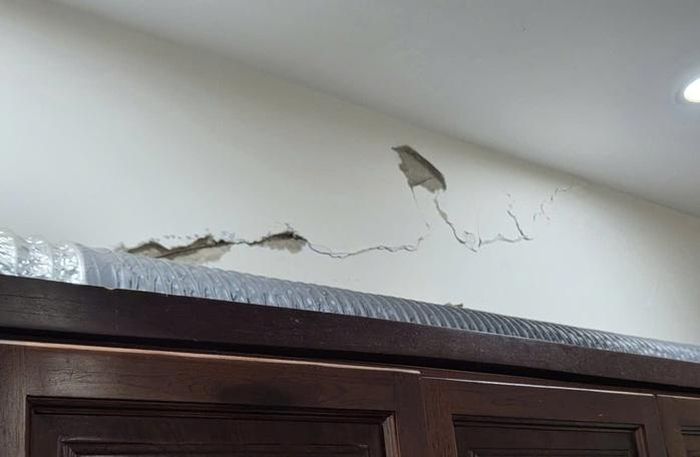 Vết nứt mới bên trong căn hộ