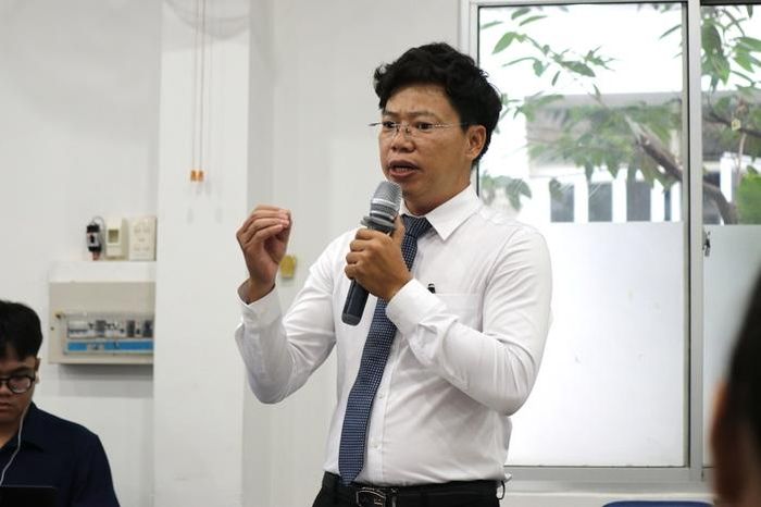 Luật sư Đỗ Ngọc Thanh - Thành viên Câu lạc bộ nam giới tiên phong thúc đẩy bình đẳng giới TPHCM phát biểu đóng góp ý kiến tại hội thảo