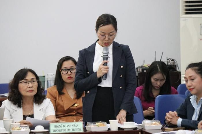 Đại diện Hội Nữ doanh nhân TPHCM nêu góp ý tại hội thảo