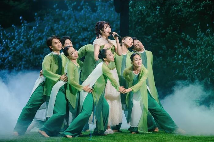 Thông điệp về môi trường và sự kết nối với thiên nhiên được truyền tải nhẹ nhàng thông qua âm nhạc và cảm xúc