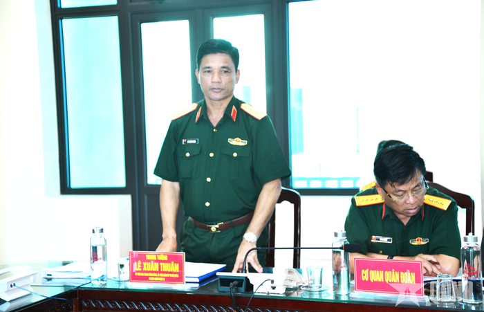  Trung tướng Lê Xuân Thuân, Ủy viên Trung ương Đảng, Tư lệnh Quân đoàn 12 phát biểu tại buổi làm việc.