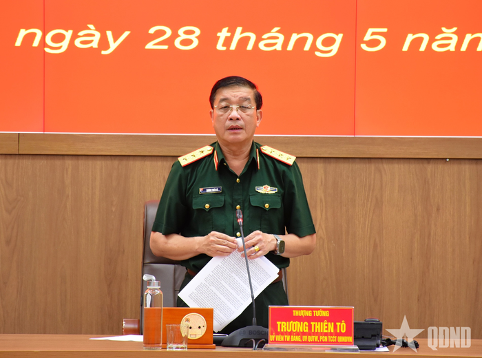 Thượng tướng Trương Thiên Tô phát biểu tại buổi kiểm tra.