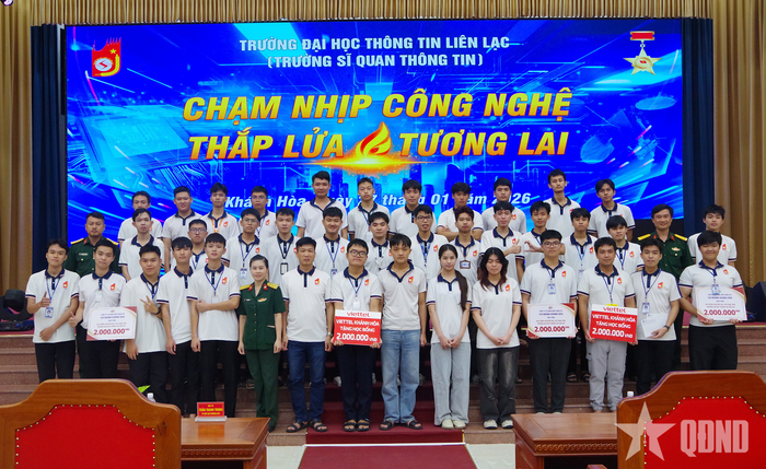 Tuổi trẻ Trường Sĩ quan Thông tin tại một diễn đàn về khoa học - công nghệ. 