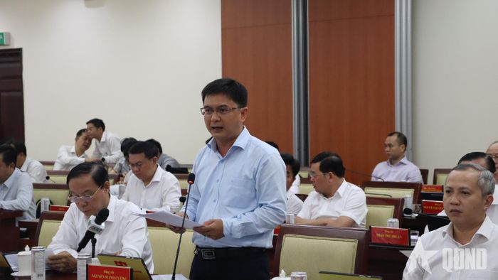 Đồng chí Nguyễn Mạnh Cường phát biểu tham luận.