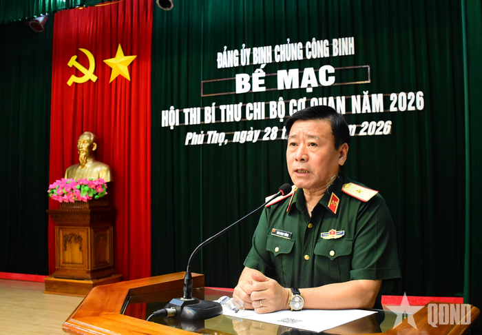 Thiếu tướng Đinh Ngọc Tường, Bí thư Đảng ủy, Chính ủy Binh chủng Công binh phát biểu bế mạc hội thi.