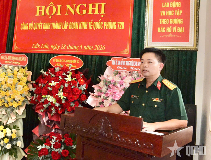  Đại tá Lại Văn Tuấn phát biểu chúc mừng, giao nhiệm vụ cho Đoàn KT-QP 728.