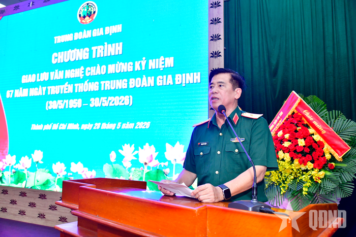 Thiếu tướng Phạm Văn Rậm, Phó tư lệnh Bộ tư lệnh TP Hồ Chí Minh phát biểu tại buổi giao lưu. 