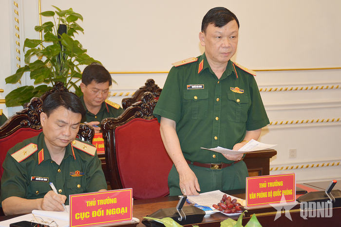 Đại biểu các cơ quan phát biểu ý kiến tại cuộc họp. 