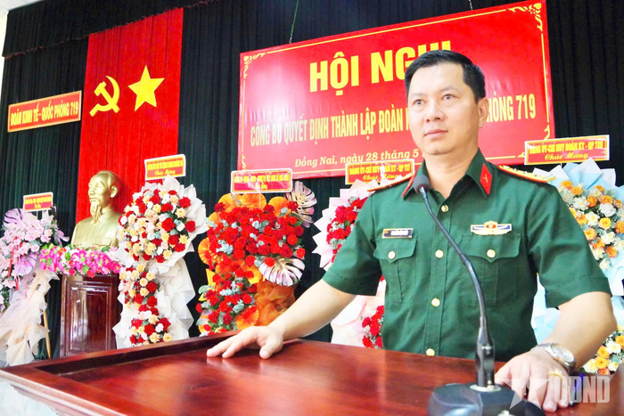 Thượng tá Nguyễn Văn Thức, Đoàn trưởng Đoàn Kinh tế - Quốc phòng 719 bày tỏ bày tỏ niềm vinh dự, tự hào và quyết tâm của cán bộ, nhân viên, chiến sĩ trong thực hiện nhiệm vụ mới được giao.
