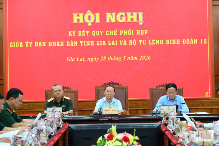  Lãnh đạo tỉnh Gia Lai và Binh đoàn 15 đồng chủ trì hội nghị. 