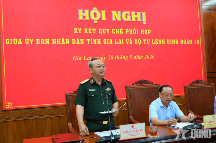  Thiếu tướng Hoàng Văn Sỹ, Phó bí thư Đảng ủy, Tư lệnh Binh đoàn 15 phát biểu.