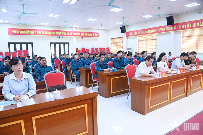 Các đại biểu dự khai mạc 