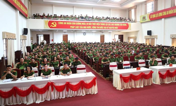 Đông đảo CBCS tham gia lớp tâp huấn.