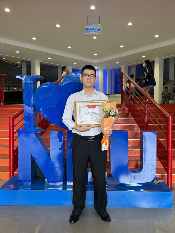 Bên cạnh thành tích học tập, Nguyễn Anh Vũ còn tham gia nghiên cứu khoa học và nhiều hoạt động tại trường.