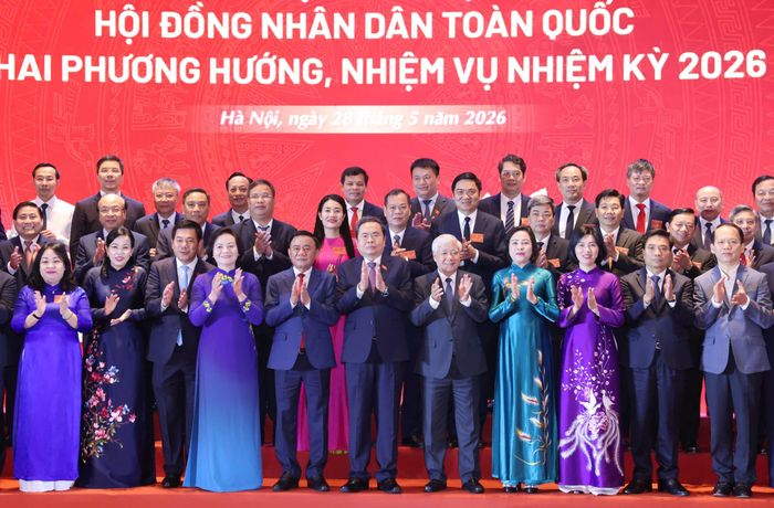  Chủ tịch Quốc hội Trần Thanh Mẫn và Thường trực Ban Bí thư Trần Cẩm Tú cùng các đại biểu dự hội nghị, sáng 28-5. Ảnh: QUANG PHÚC 