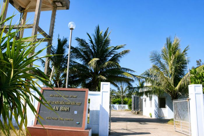 Nhà máy lọc nước biển thành nước ngọt tại đảo Bé. Ảnh: NGUYỄN TRANG