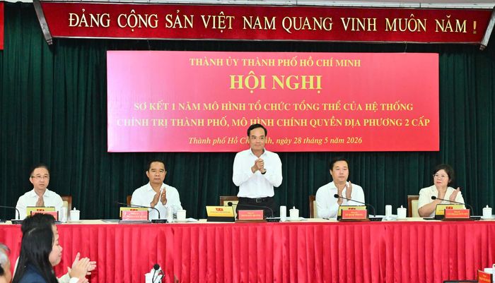 Bí thư Thành ủy TPHCM Trần Lưu Quang cùng các Phó Bí thư Thành ủy TPHCM chủ trì hội nghị. Ảnh: VIỆT DŨNG