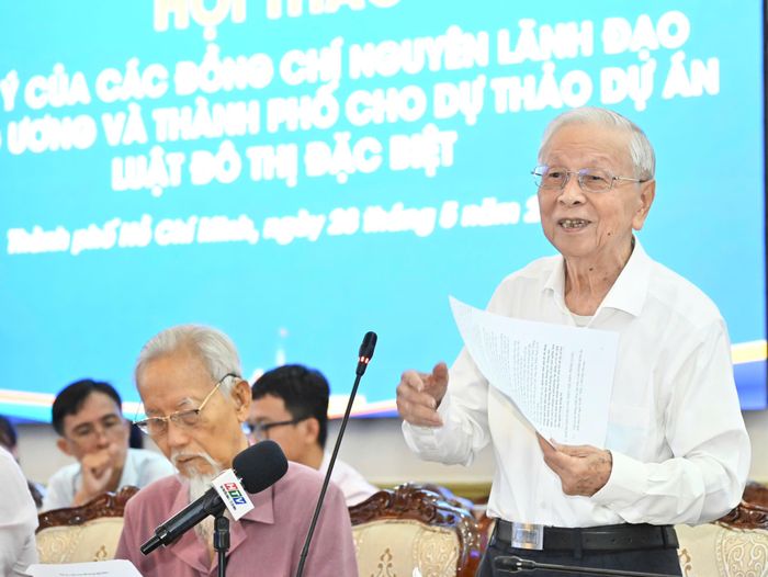  Đồng chí Phạm Chánh Trực nêu góp ý. Ảnh: VIỆT DŨNG 