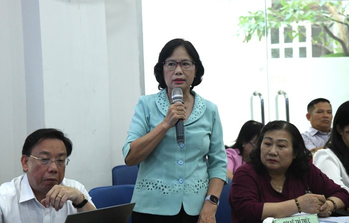  ThS. Ung Thị Xuân Hương trao đổi tại hội thảo 