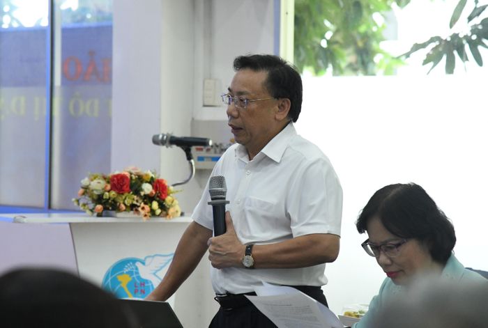  PGS.TS Huỳnh Văn Thới góp ý tại hội thảo 