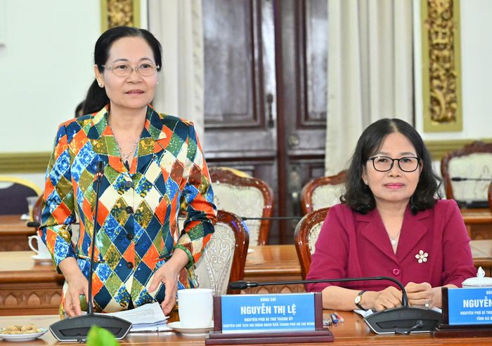  Đồng chí Nguyễn Thị Lệ nêu ý kiến. Ảnh: VIỆT DŨNG 