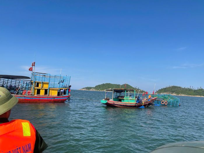  Tiến hành lai dắt tàu gặp nạn về cảng 