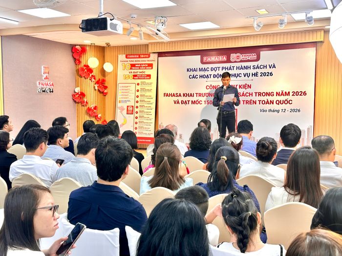  Ông Phạm Nam Thắng, Phó Tổng Giám đốc Thường trực kiêm Tổng Giám đốc Fahasa Retail, phát biểu khai mạc đợt sách hè năm 2026 