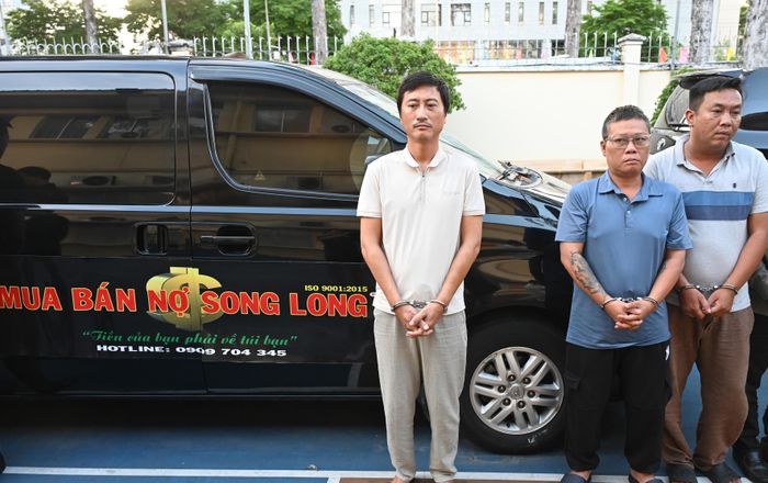  Vũ Hoàng Long (áo trắng) 