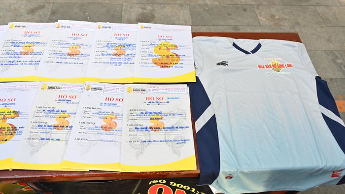  Vũ Hoàng Long cùng tang vật vụ án 
