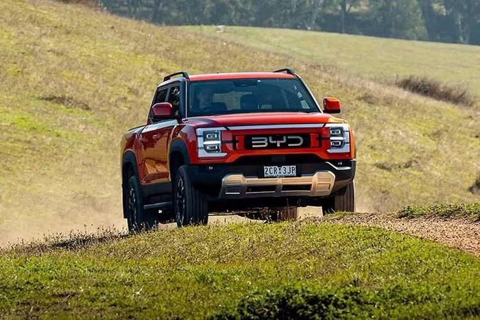 Tại thị trường Úc, BYD Shark 6 Dynamic Cab-Chassis có giá khởi điểm 55.900 AUD (khoảng 1,04 tỷ đồng). Con số tương ứng của bản Performance là 62.900 AUD (1,17 tỷ đồng), cao hơn 5.000 AUD (93 triệu đồng) so với bản Premium.