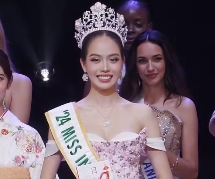 Sau khi mang về vinh quang cho nhan sắc Việt với vương miện Hoa hậu Quốc tế 2024 (Miss International), Huỳnh Thị Thanh Thủy không chỉ chứng minh được tài năng, bản lĩnh trên đấu trường quốc tế mà còn có sự thay đổi ngoạn mục về ngoại hình.