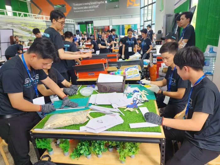Các em học sinh tham gia , STEM Day and EdTech Day.
