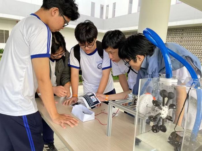 Học sinh tham gia ngày hội STEM tại TPHCM. Ảnh: Hà An.