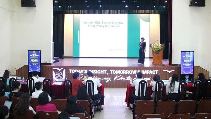 TS Nguyễn Thị Mai Hữu – Trưởng ban Quản lý Đề án Ngoại ngữ Quốc gia (Bộ GD&amp;ĐT) chia sẻ tại hội thảo.