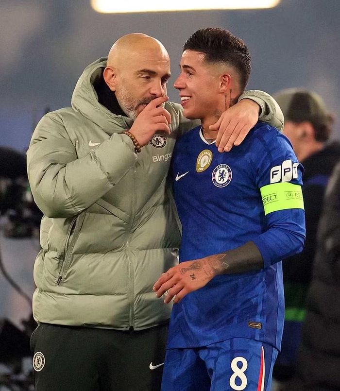 Dù được Real Madrid quan tâm nhưng tiền vệ Fernandez có thể tái ngộ HLV Enzo Maresca tại Man City.