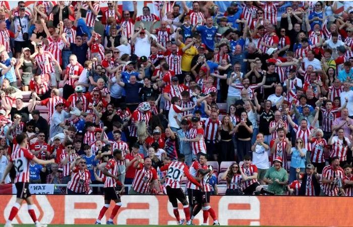 Trong khi đó, Bournemouth (vị trí thứ 6) và Sunderland (vị trí thứ 7) sẽ cùng Crystal Palace đại diện Premier League tại Europa League (cúp C1 châu Âu).
