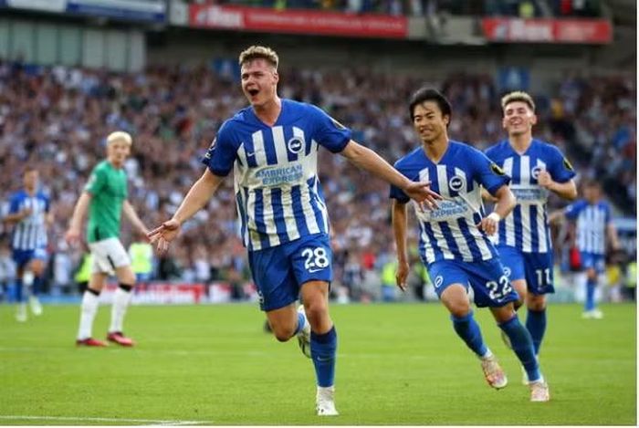 Brighton &amp; Hove Albion xếp thứ 8 sẽ góp mặt ở Conference League.